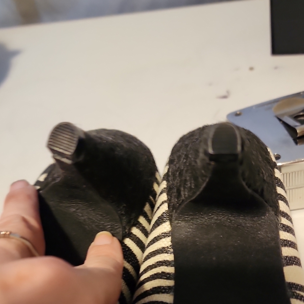 Rocket Dog Black and White Zebra Print Heels - Picture 8 of 11